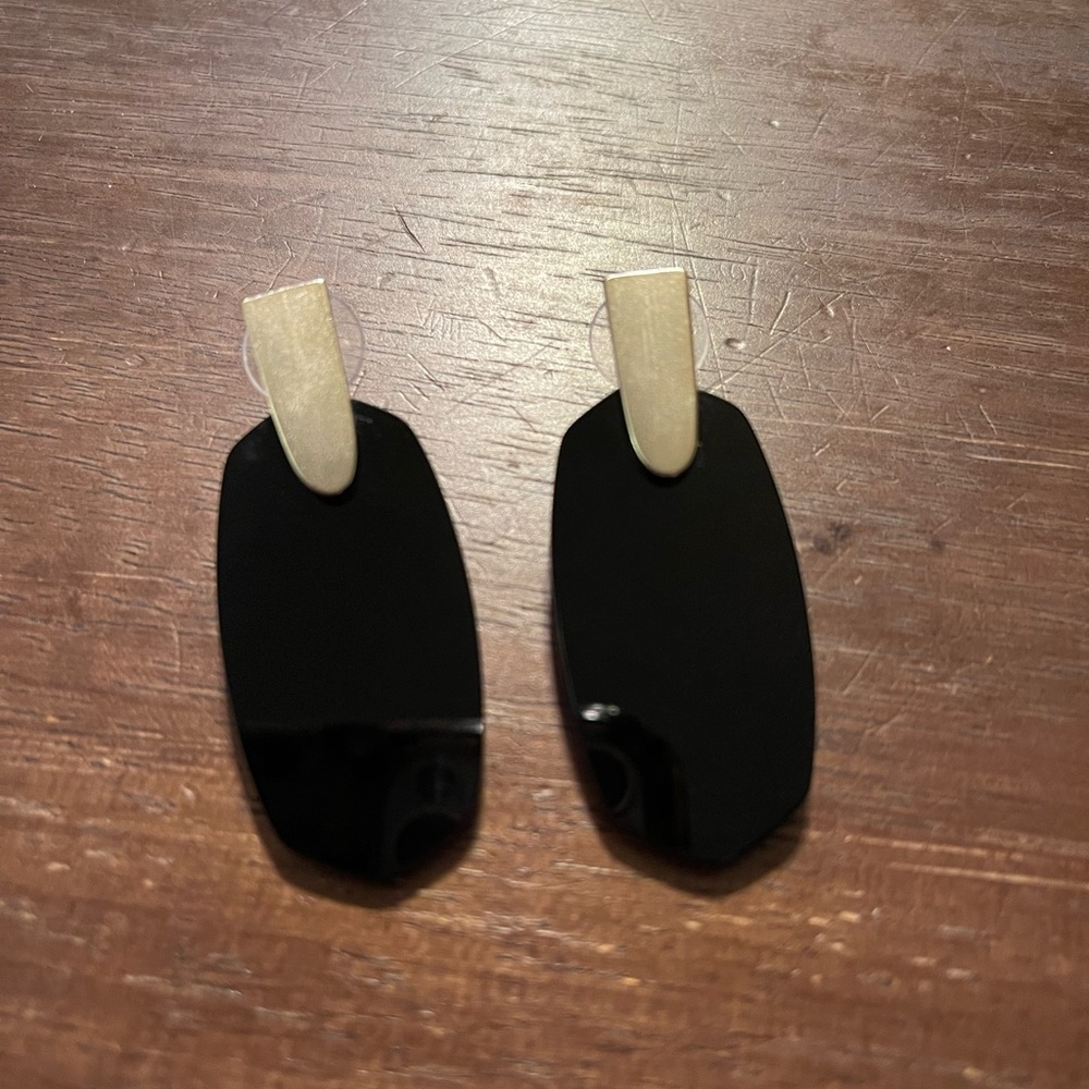 Kendra Scott black earrings